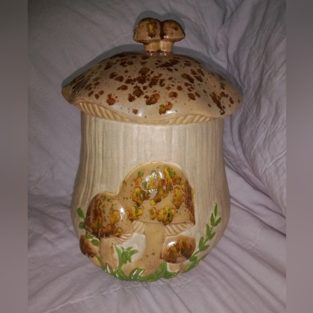 Vintage Mushroom 1973 Folk Art Cookie Jar